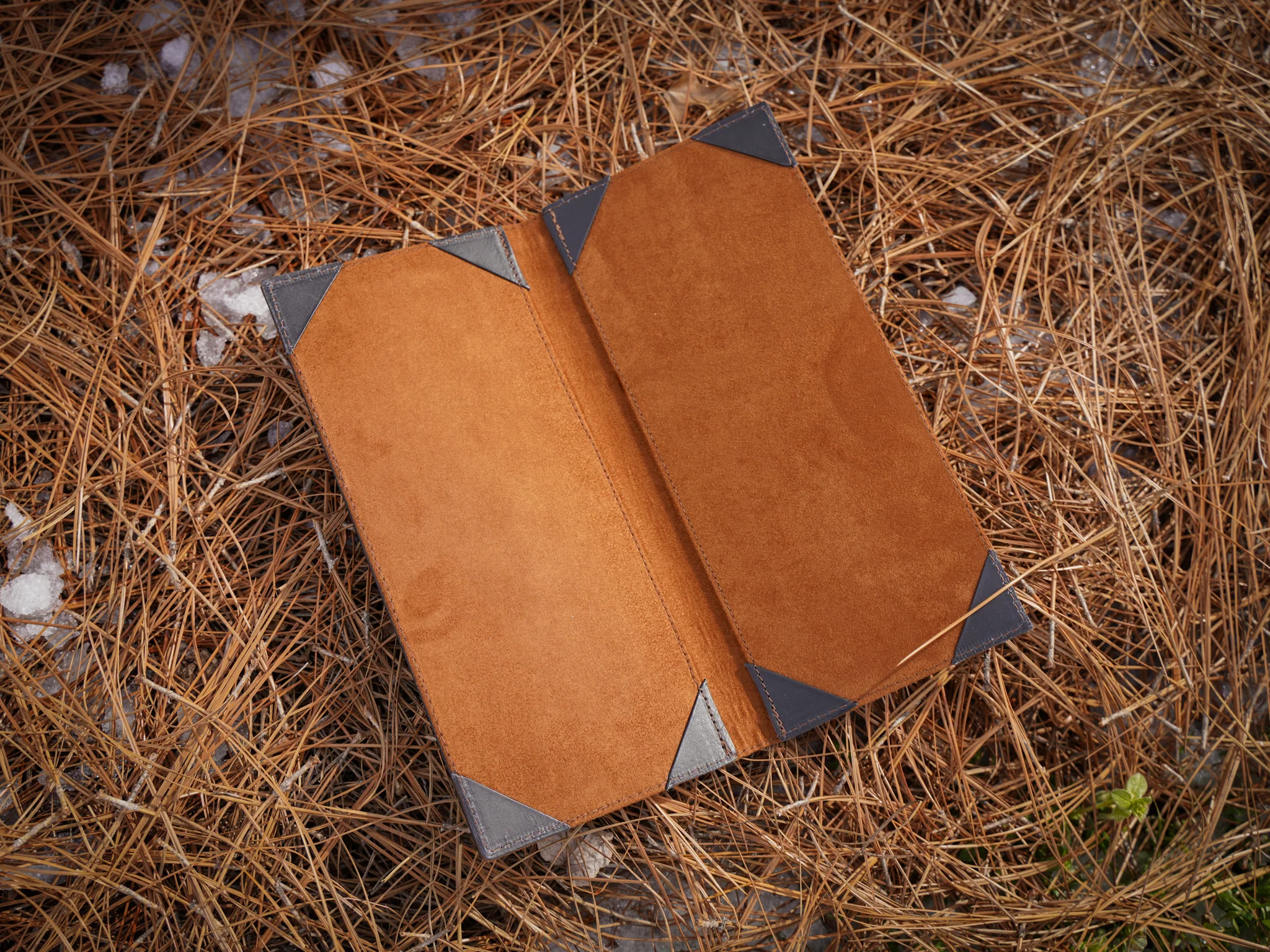 Bifold Menu Cover - Black - Image 3