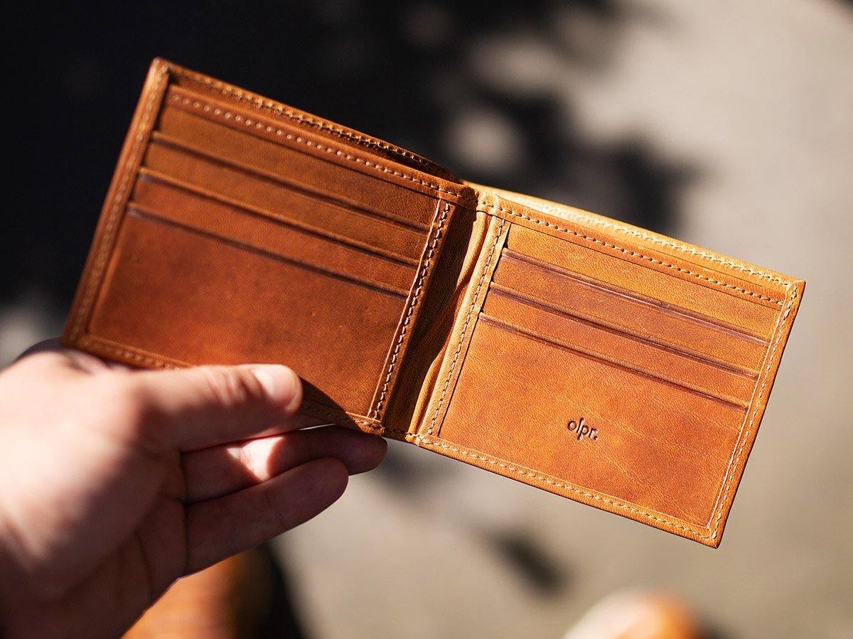Classic Leather Bifold Wallet - Natural