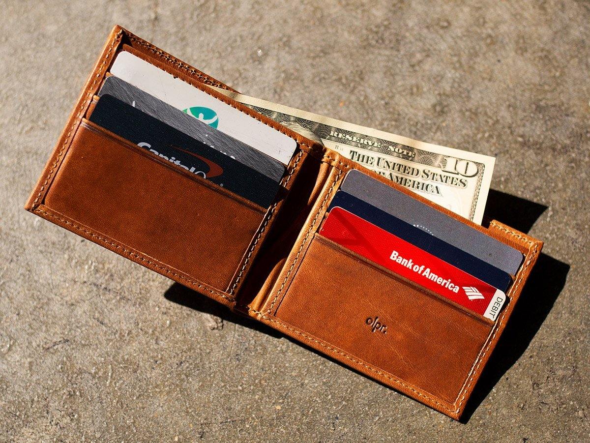 Classic Leather Bifold Wallet - Natural - Image 4