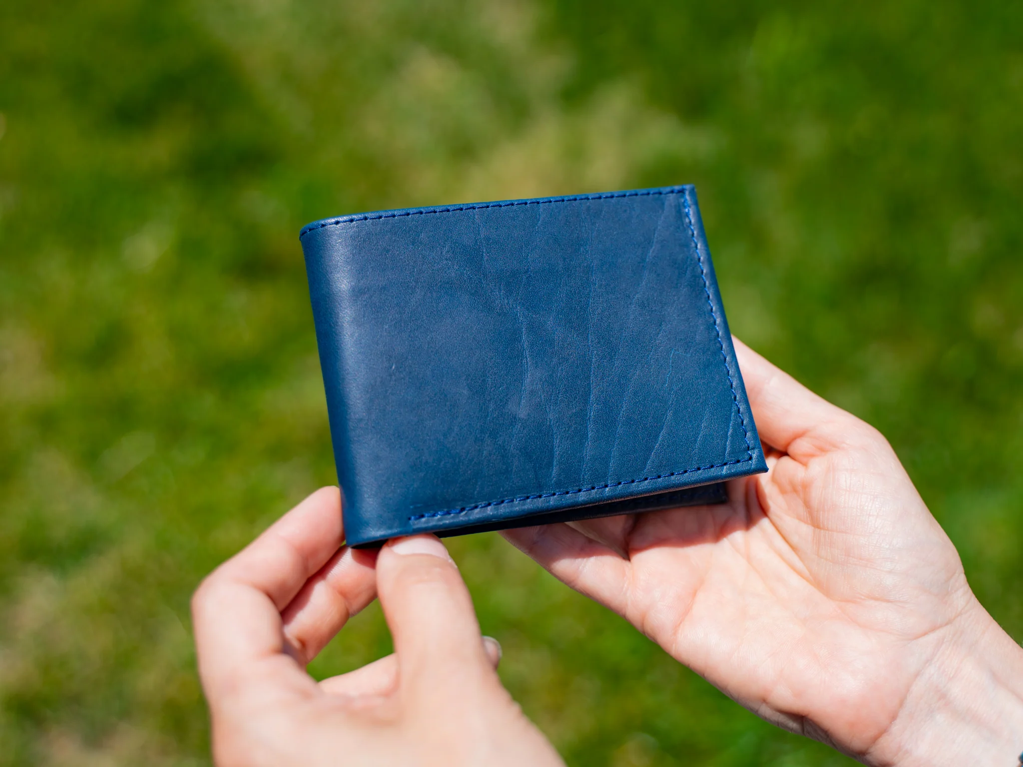 Classic Leather Bifold Wallet - Navy - Image 3