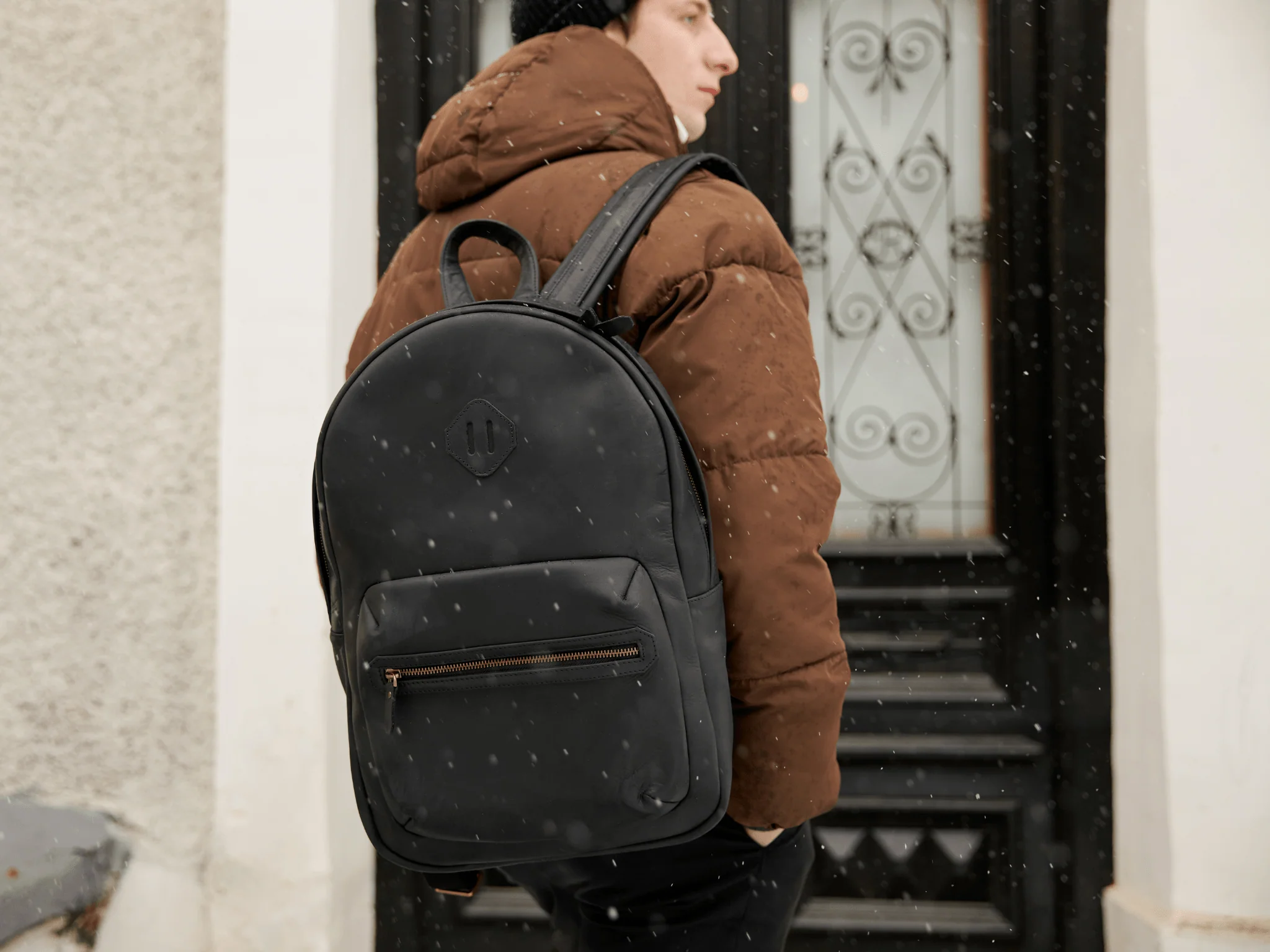 Crazy Horse Leather Backpack City - Black - Image 8