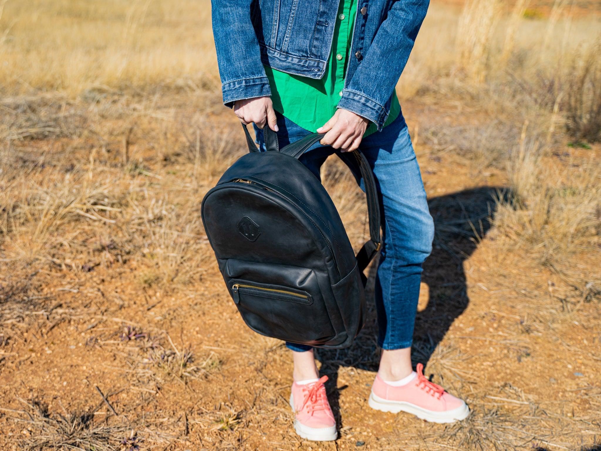 Crazy Horse Leather Backpack City Black for Woman - Image 4