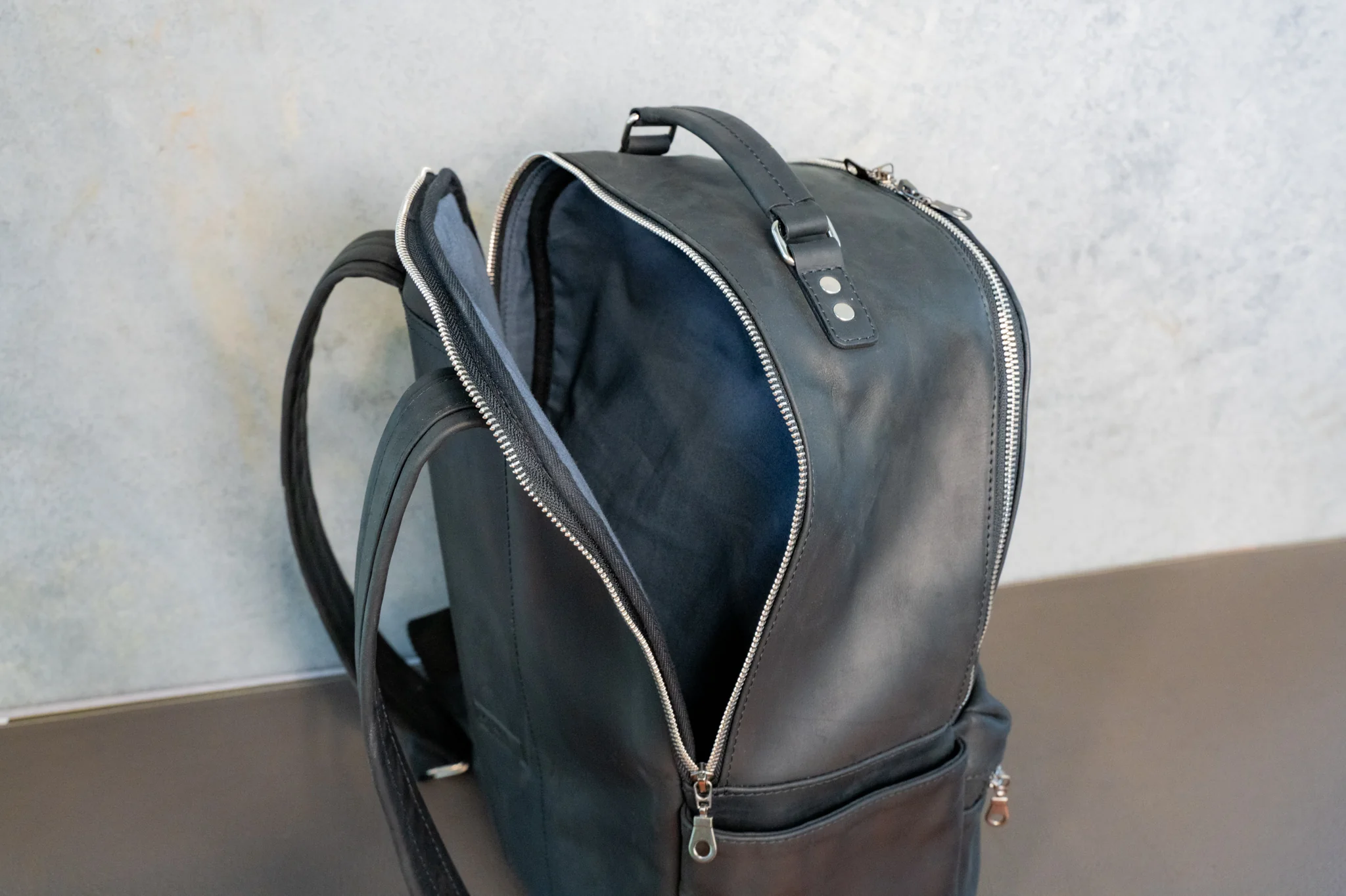 Crazy Horse Leather Backpack Urban for Woman - Black - Image 8
