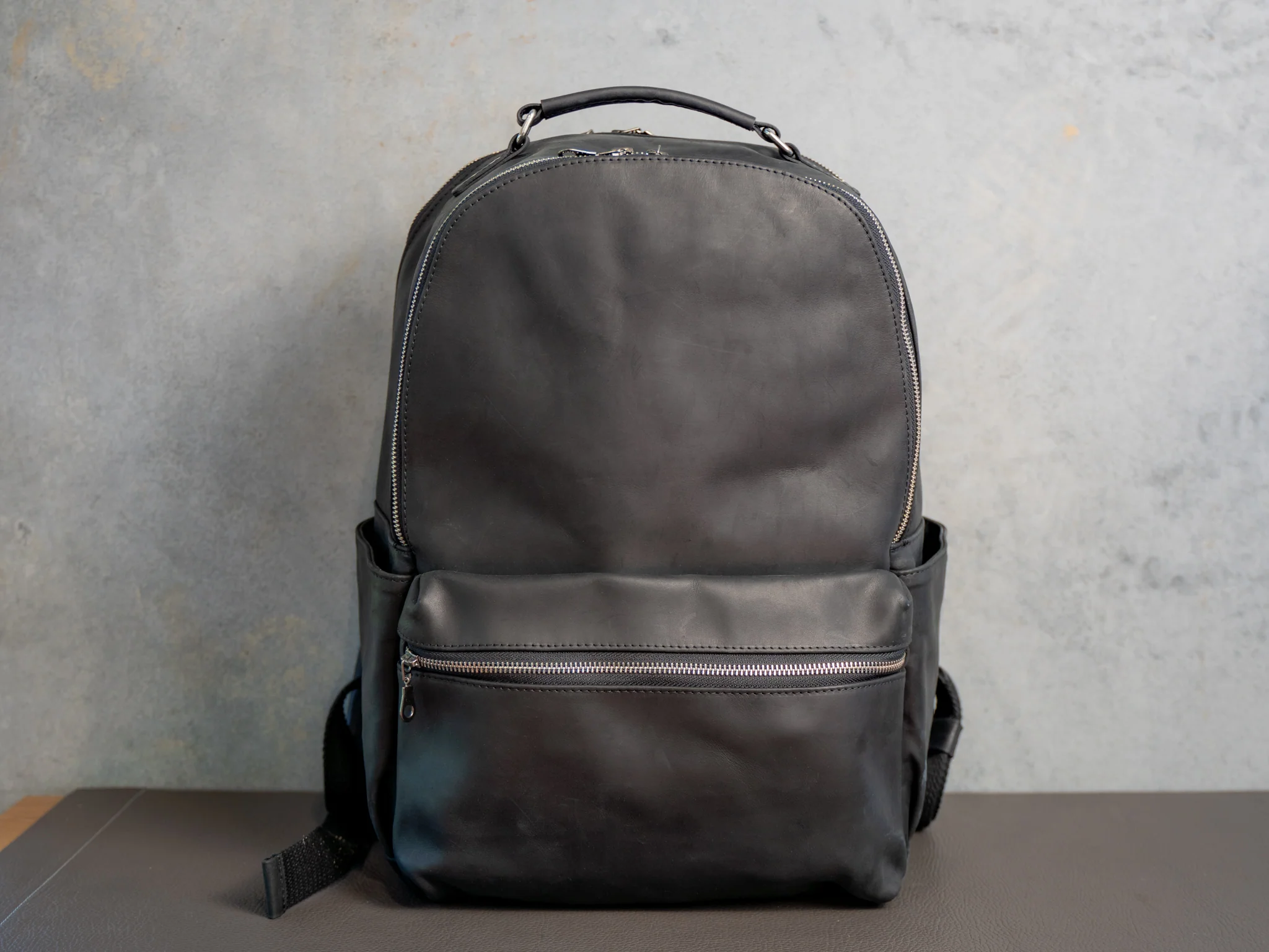 Crazy Horse Leather Backpack Urban for Woman - Black - Image 9