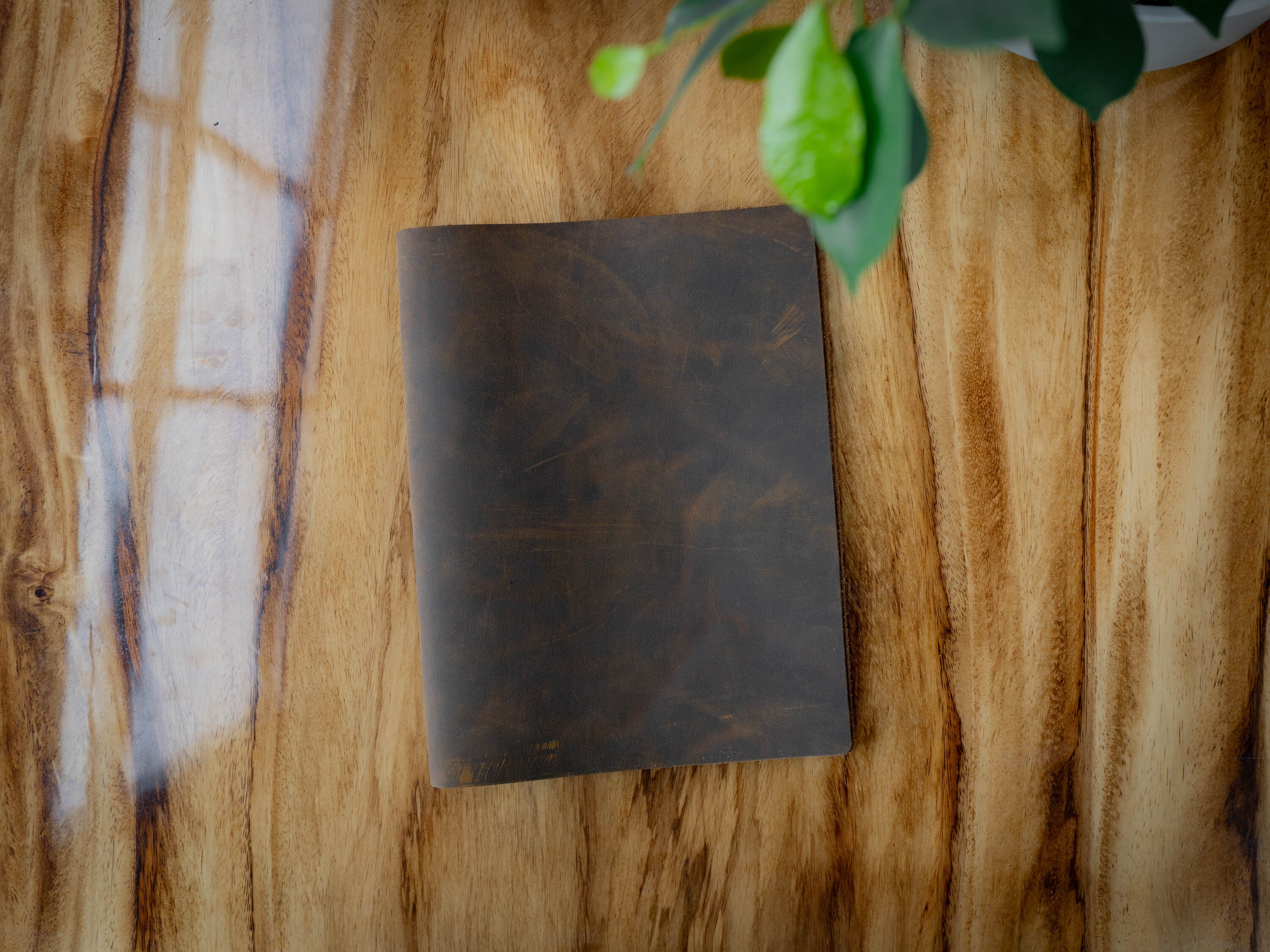 Crazy Horse Leather Simple Menu Cover - Brown - Image 8