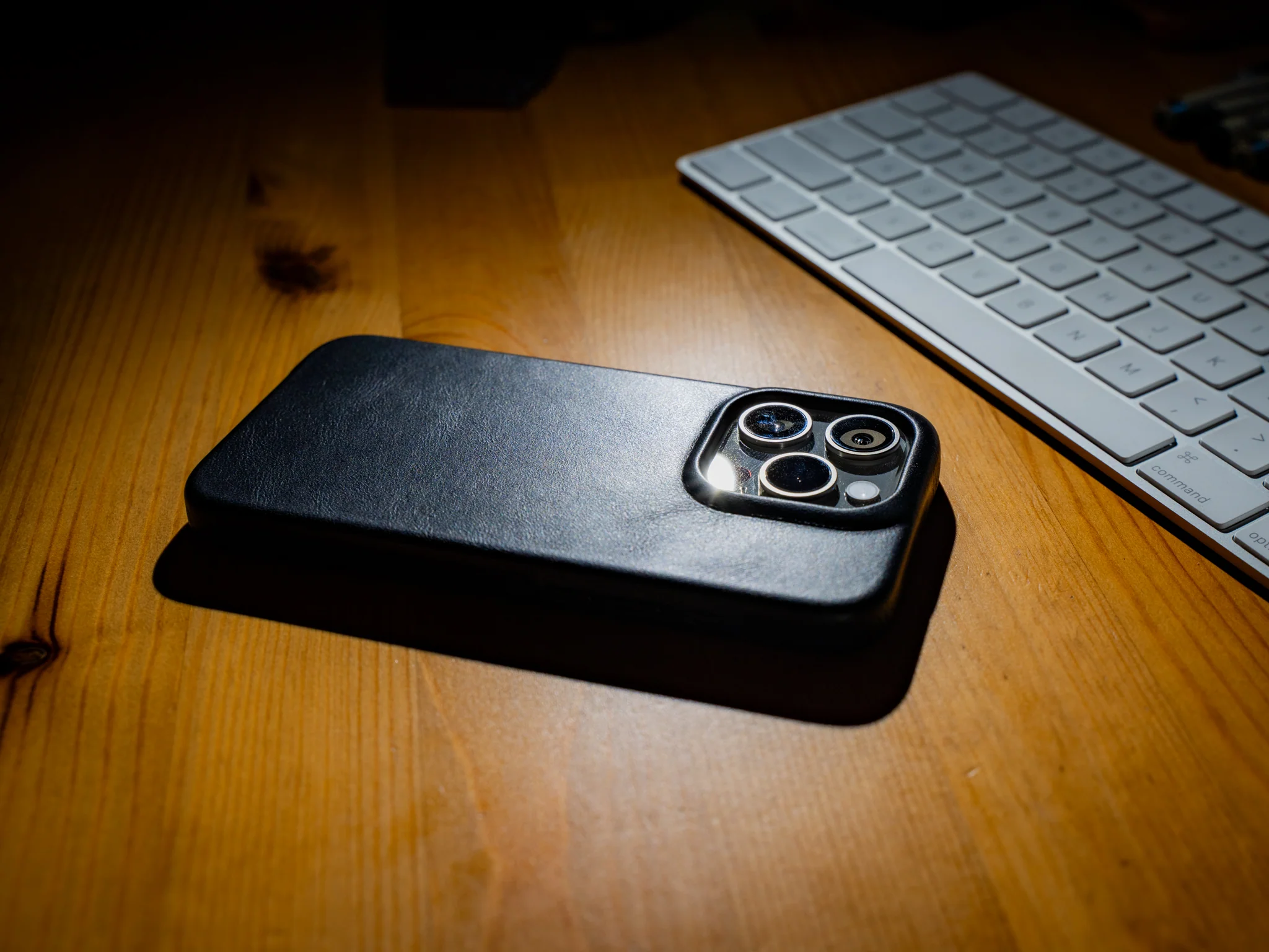 iPhone 15 Leather Case - Black - Image 4