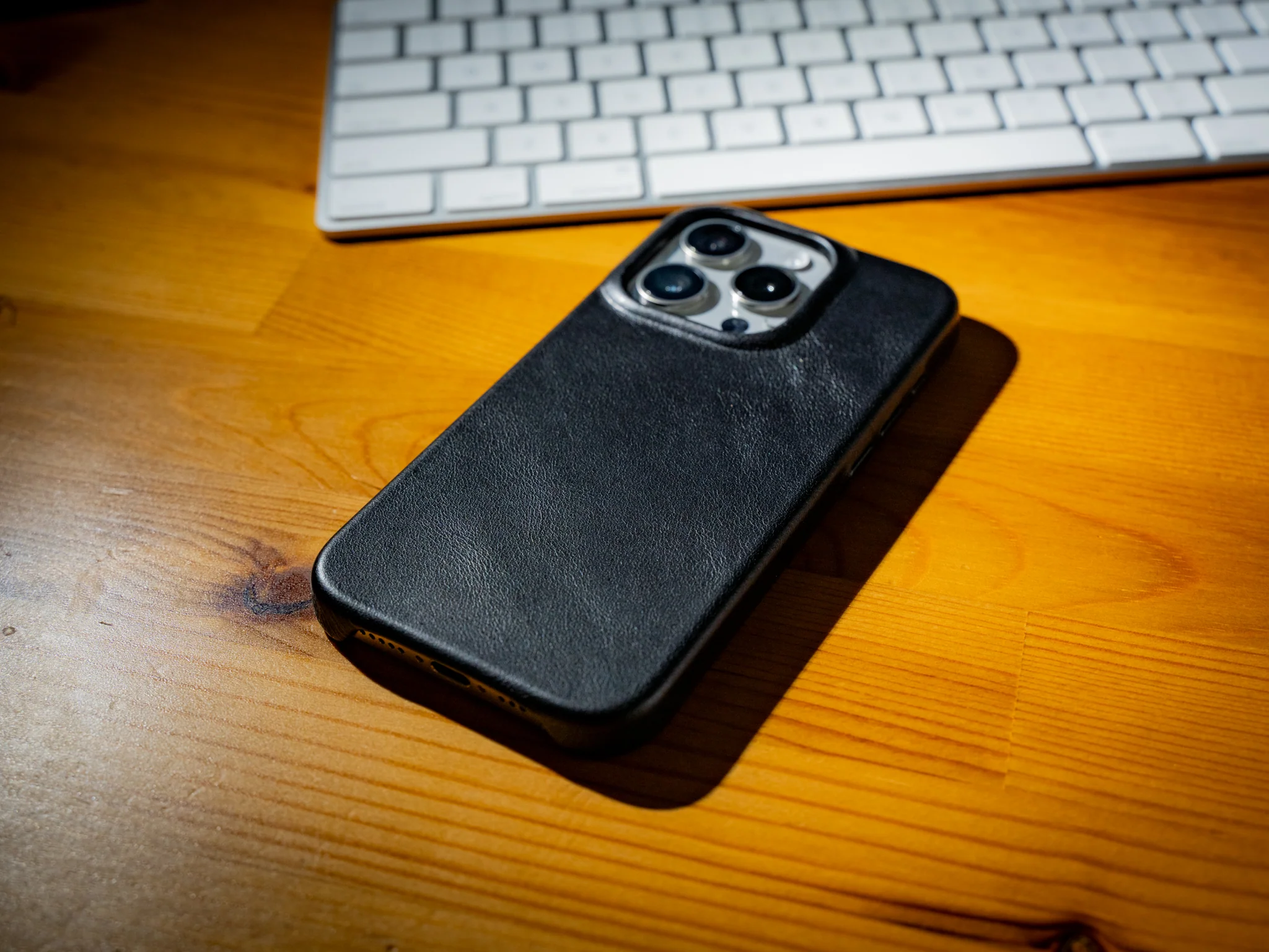 iPhone 15 Leather Case - Black - Image 3