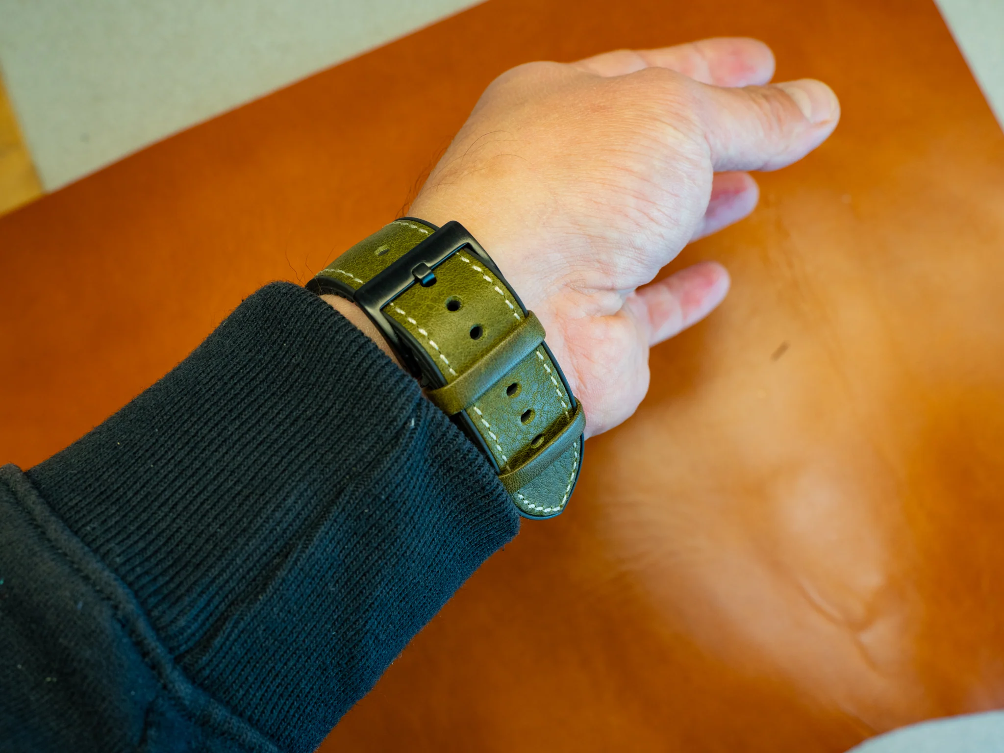 Italian Leather Apple Watch Band with Rubber Backing - Green - Image 2