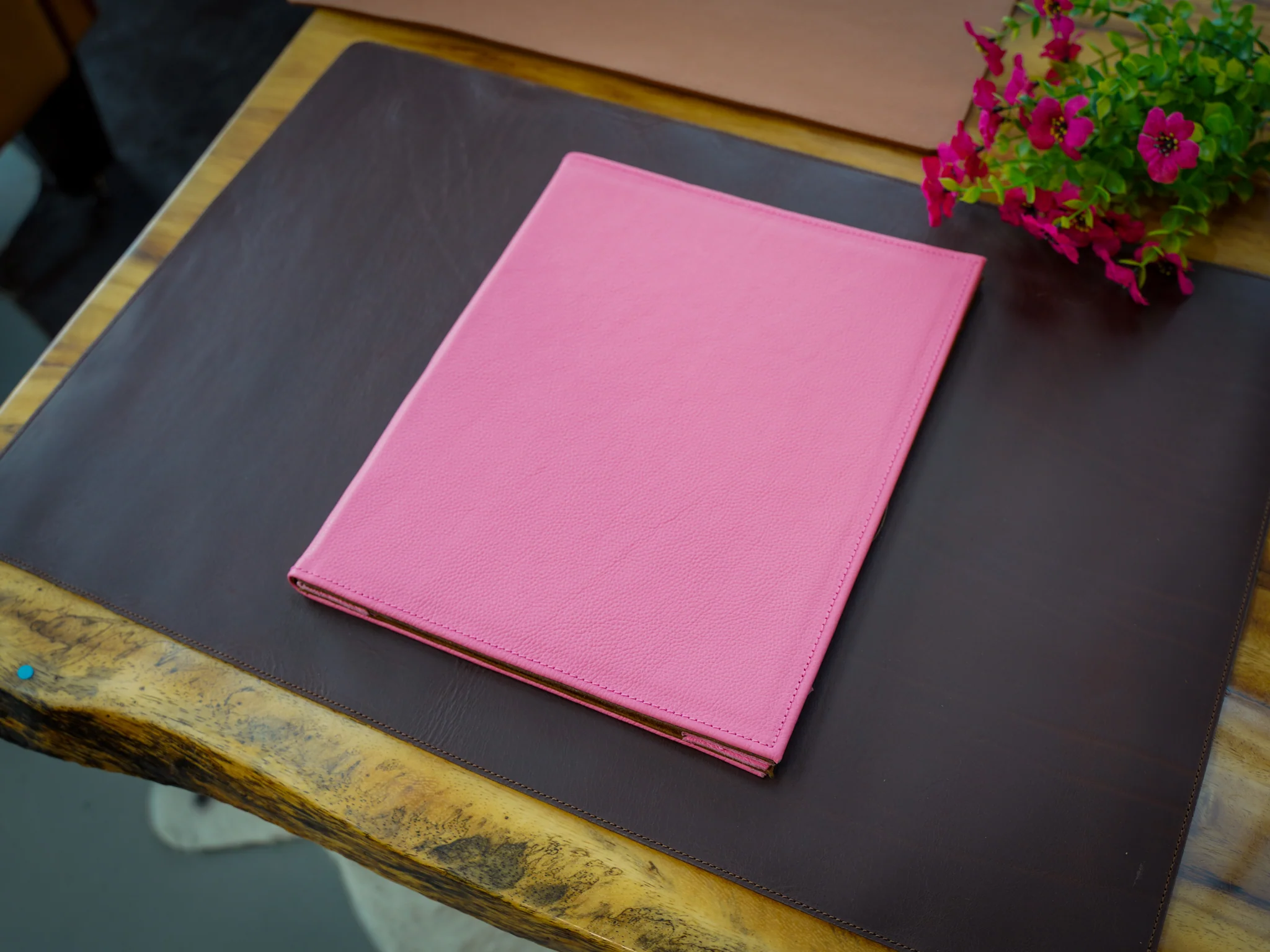 Italian Leather Hardcover Menu with Corners - Pink - Image 4