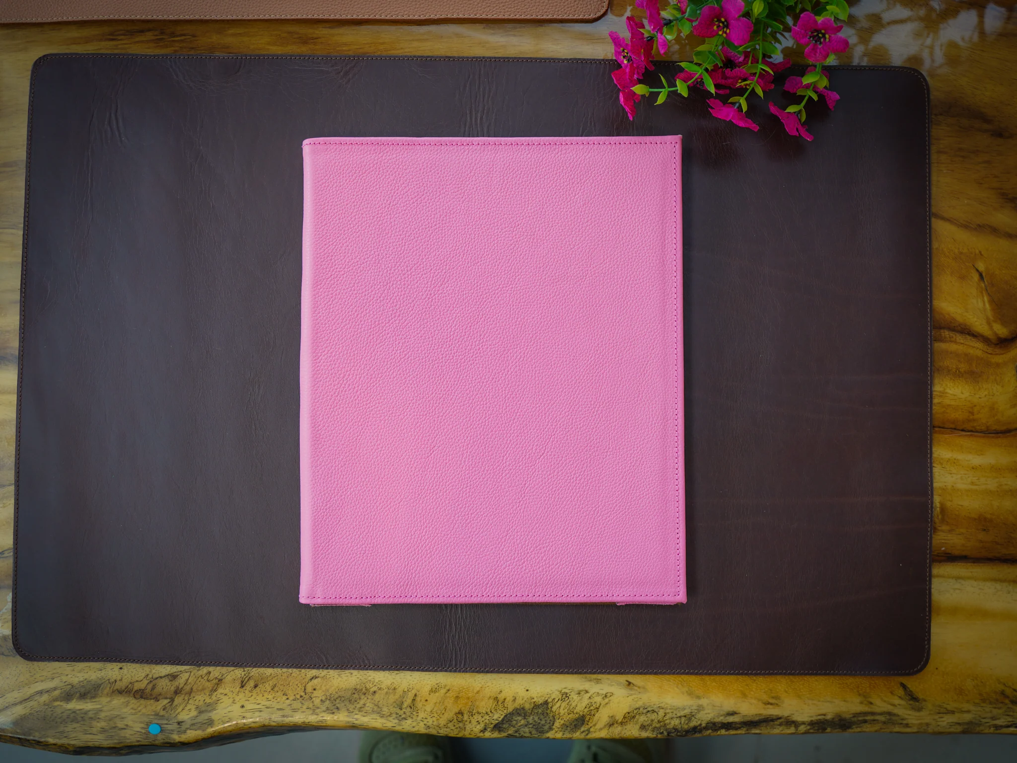 Italian Leather Hardcover Menu with Corners - Pink - Image 5