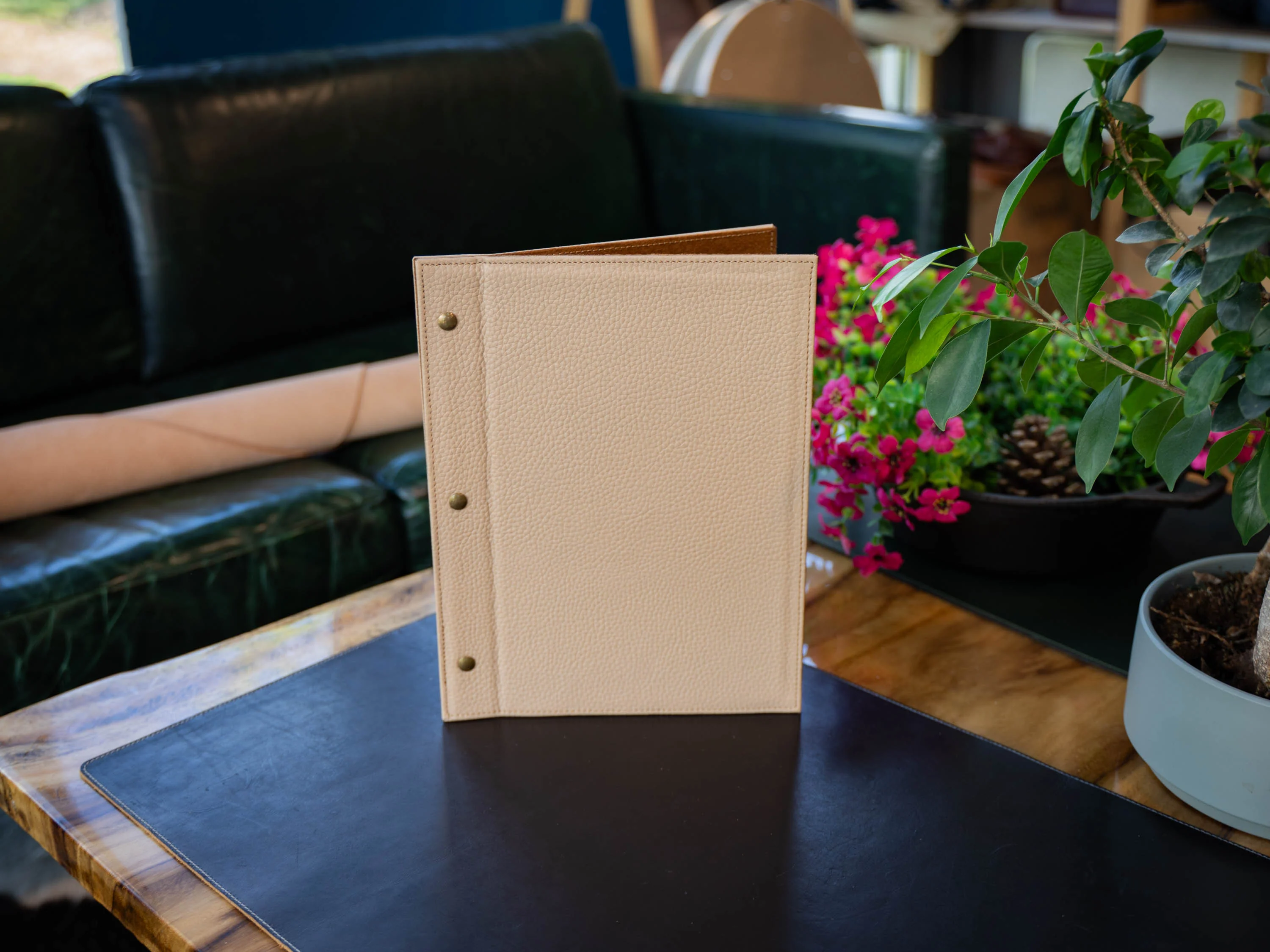 Italian Leather Menu with Chicago Screws - Cream - Image 2