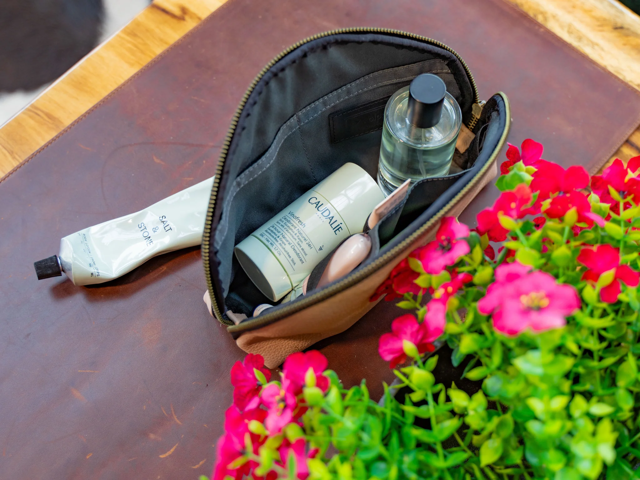 Italian Leather Travel Pouch 2.0 - Cream - Image 4