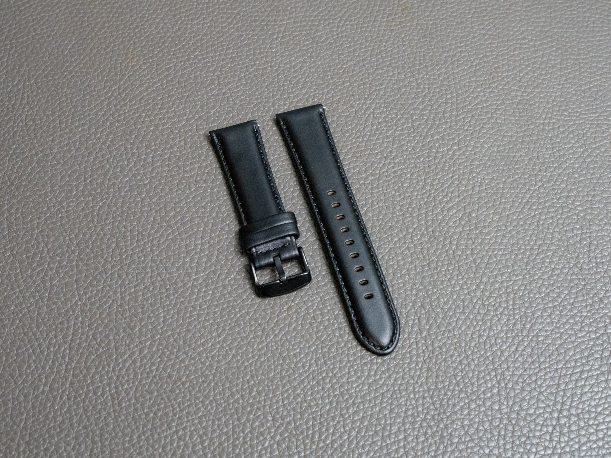 Italian Rustic Leather Apple Watch Band - Black - Image 2