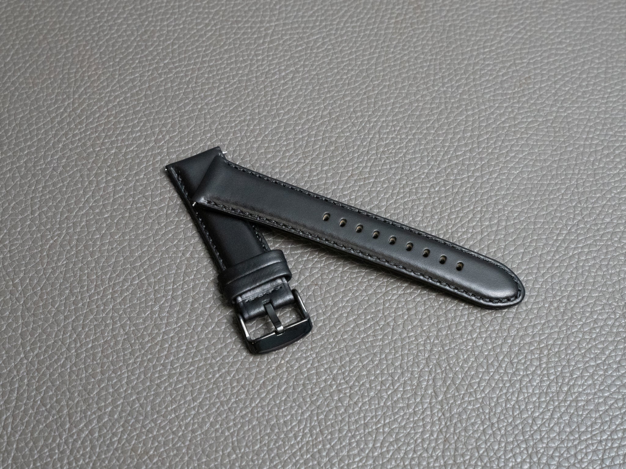 Italian Rustic Leather Apple Watch Band - Black - Image 3