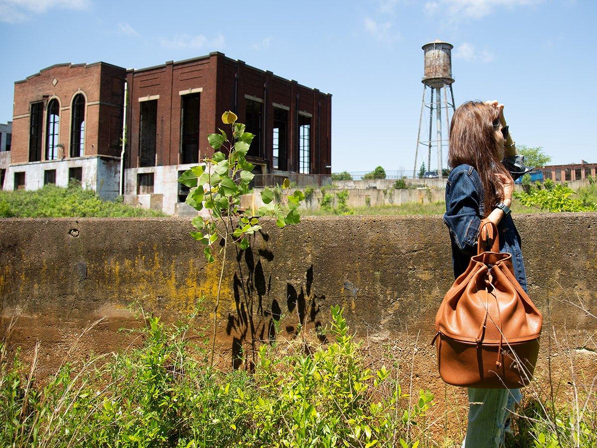 Large Leather Backpack Izzy Italian - Brown - Image 3