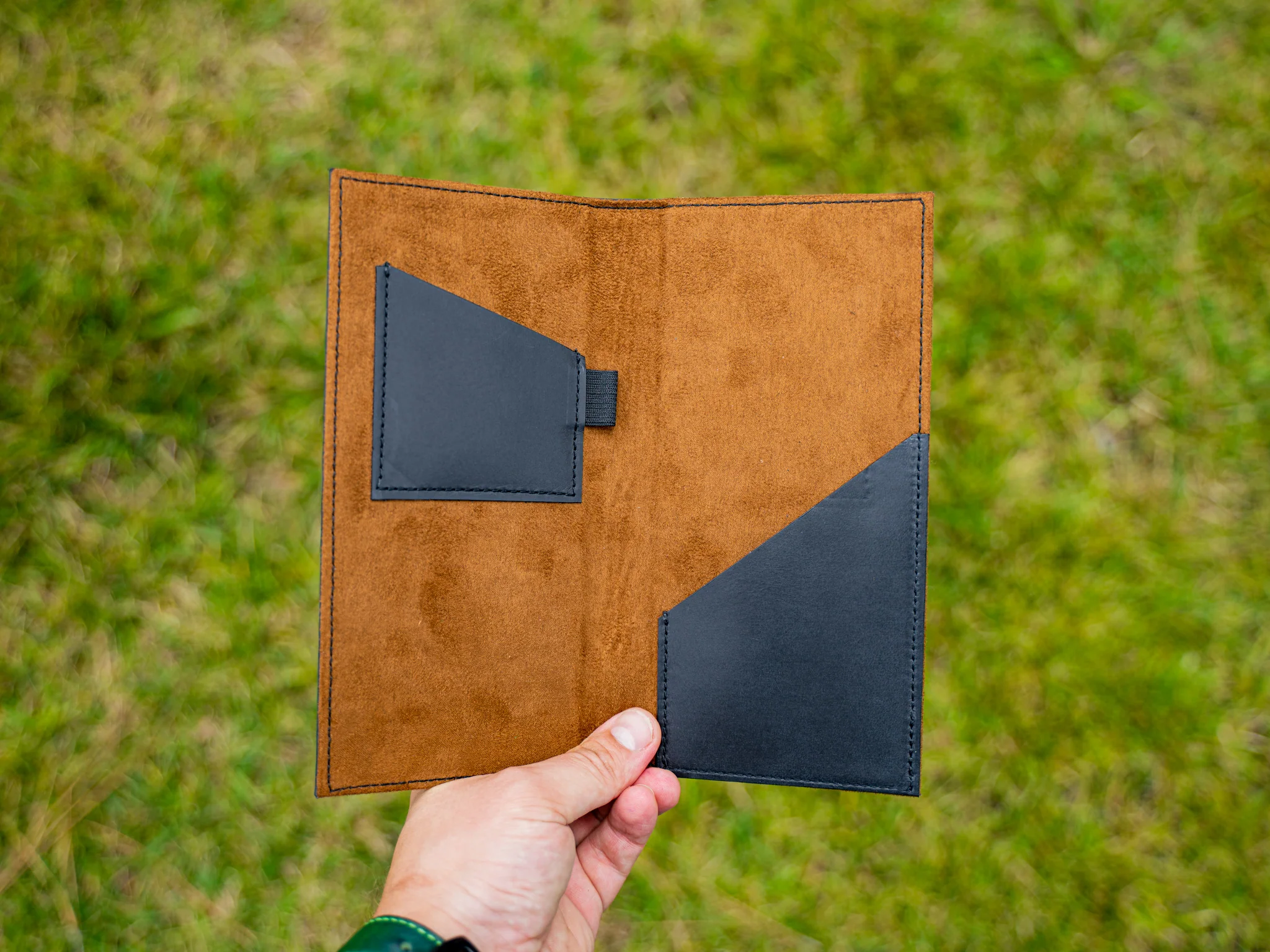 Milwaukee Leather Hardcover Check Presenter - Black - Image 2