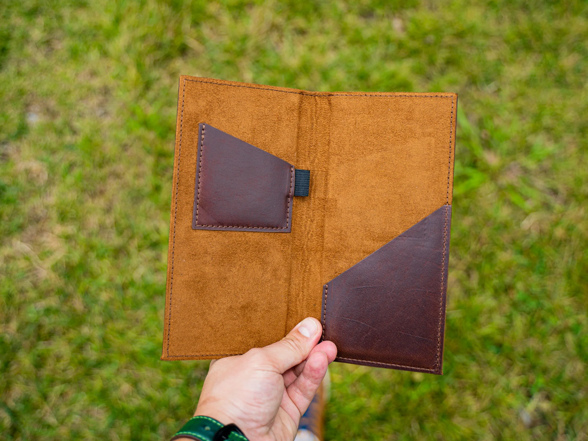 Milwaukee Leather Hardcover Check Presenter - Chestnut - Image 2