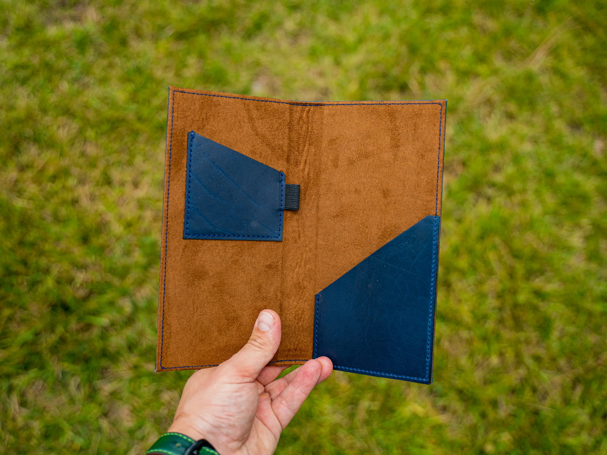Milwaukee Leather Hardcover Check Presenter - Navy - Image 2