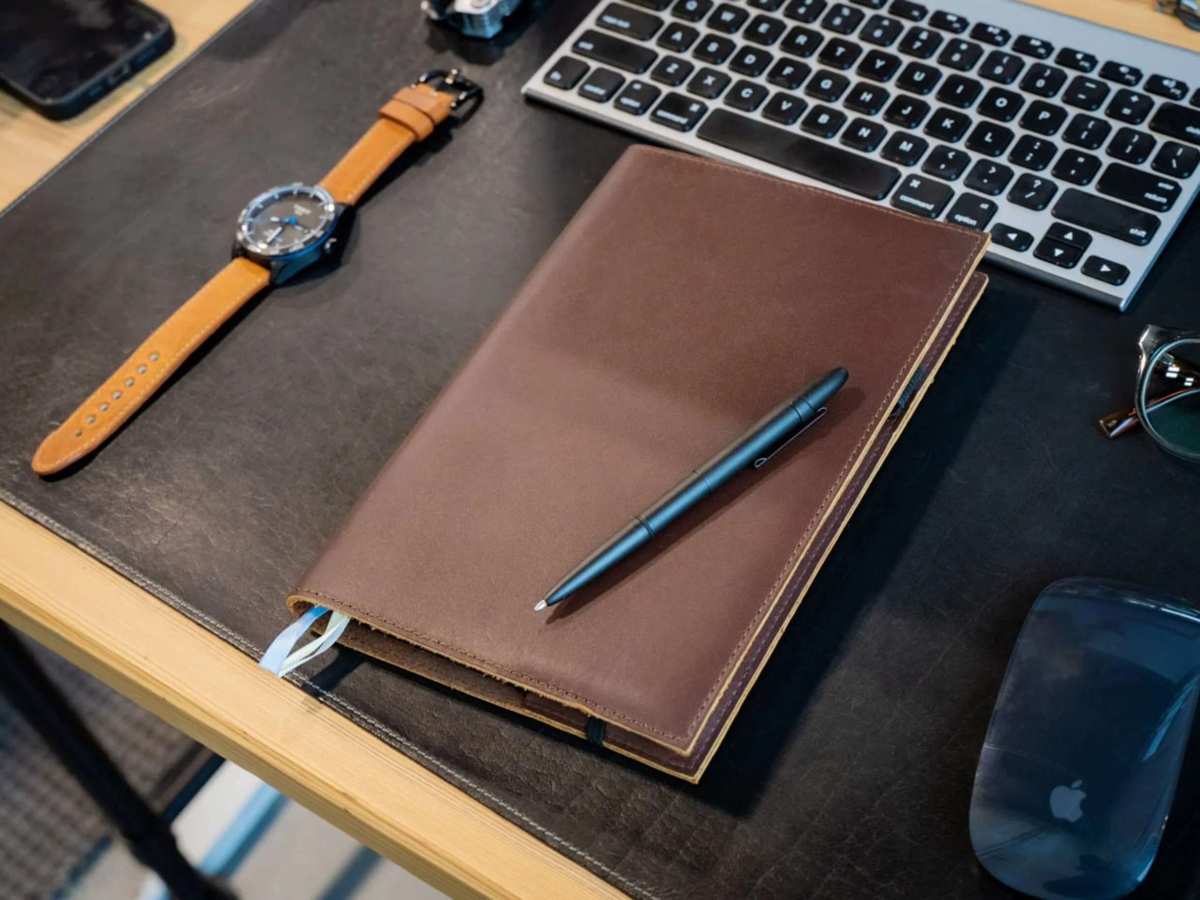 Milwaukee Leather Clever Fox Budget Planner - Chestnut - Image 3