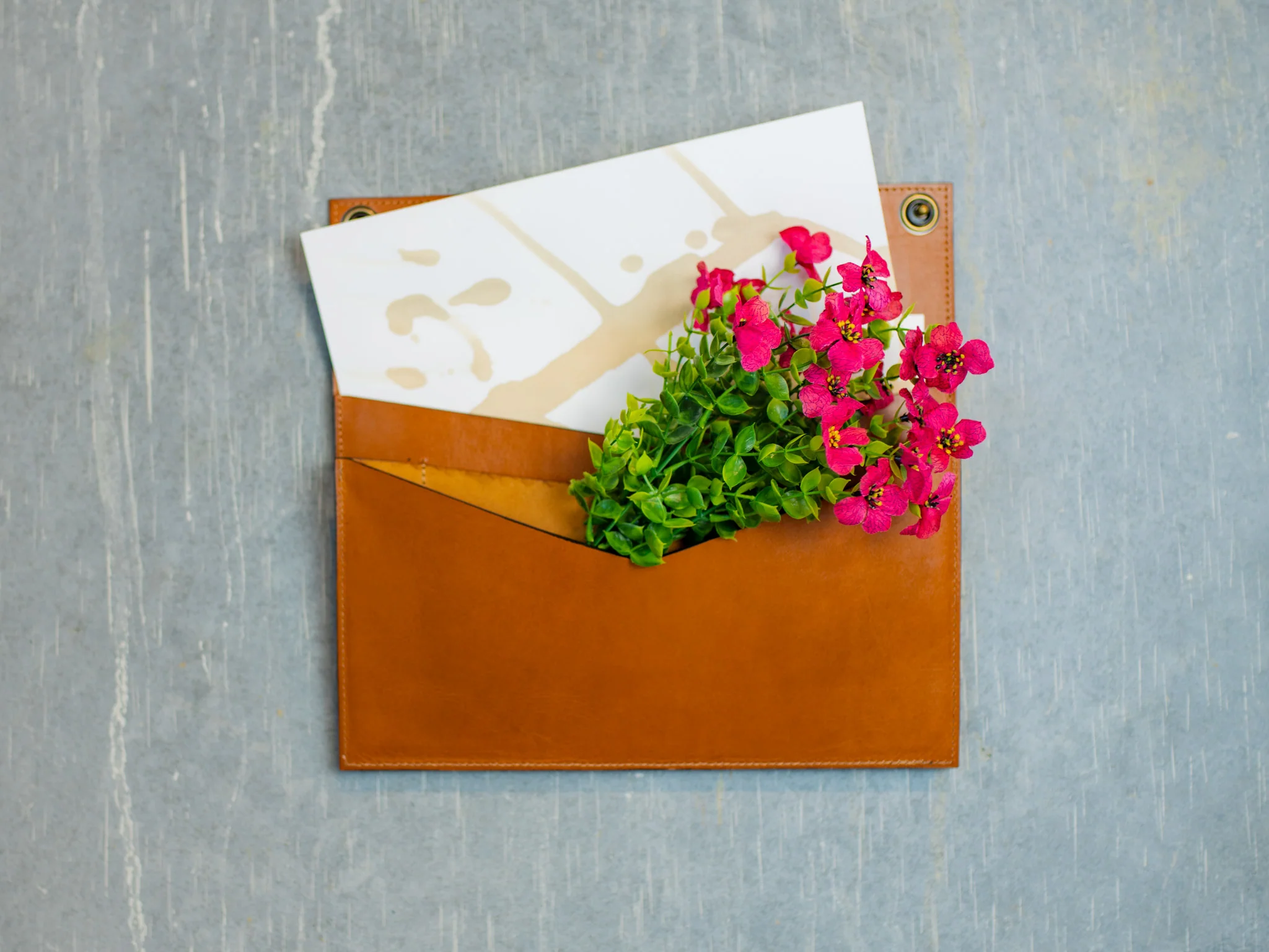 Milwaukee Leather Horizontal Mail Box with 2 Pockets - Natural - Image 2
