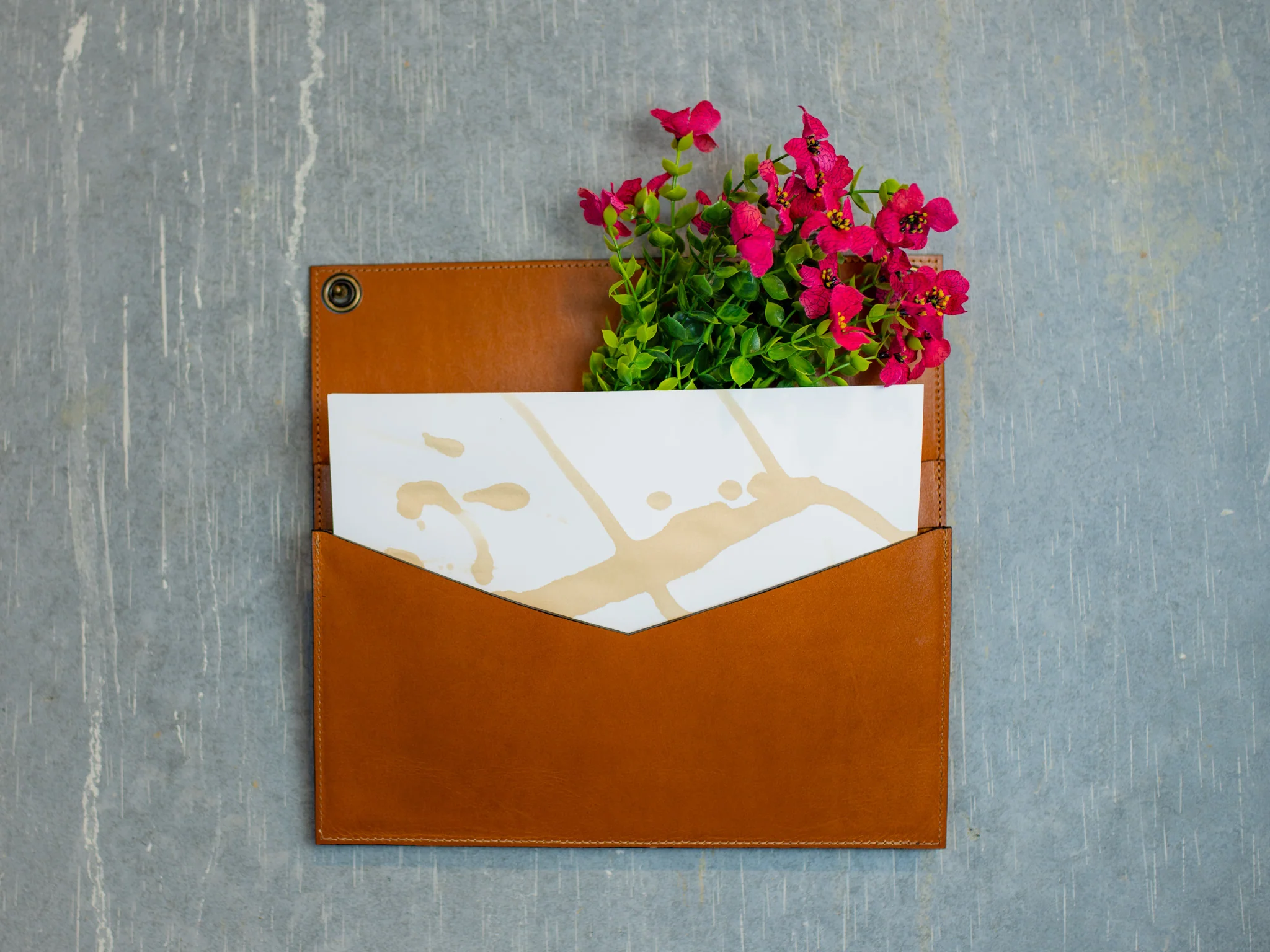Milwaukee Leather Horizontal Mail Box with 2 Pockets - Natural - Image 4
