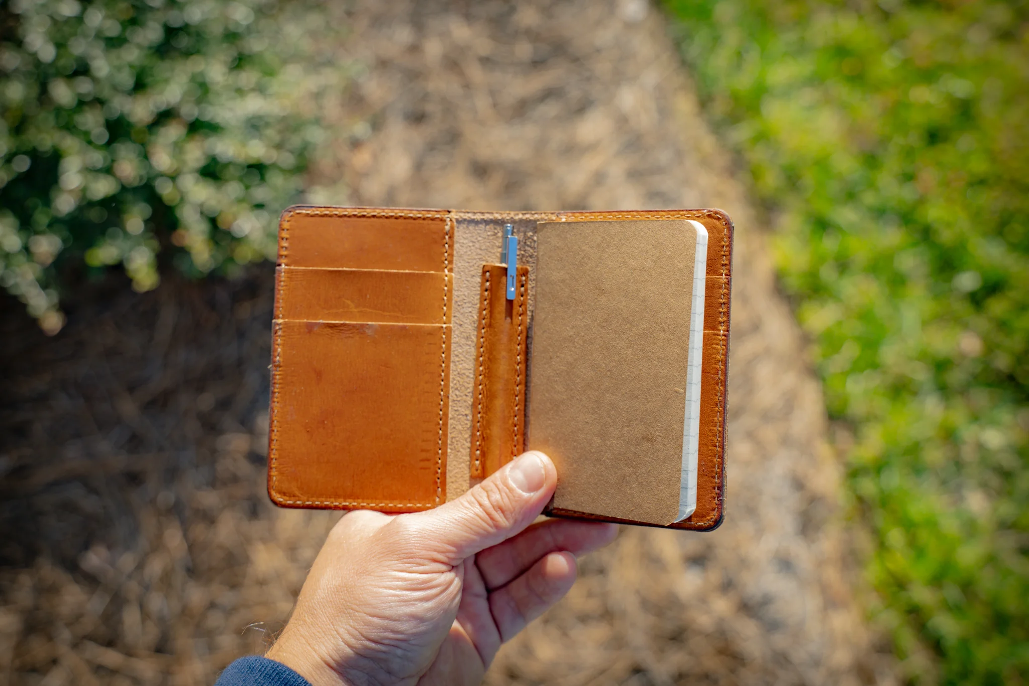 Milwaukee Leather Journal Wallet 3.0 with Pen XS - Natural - Image 6
