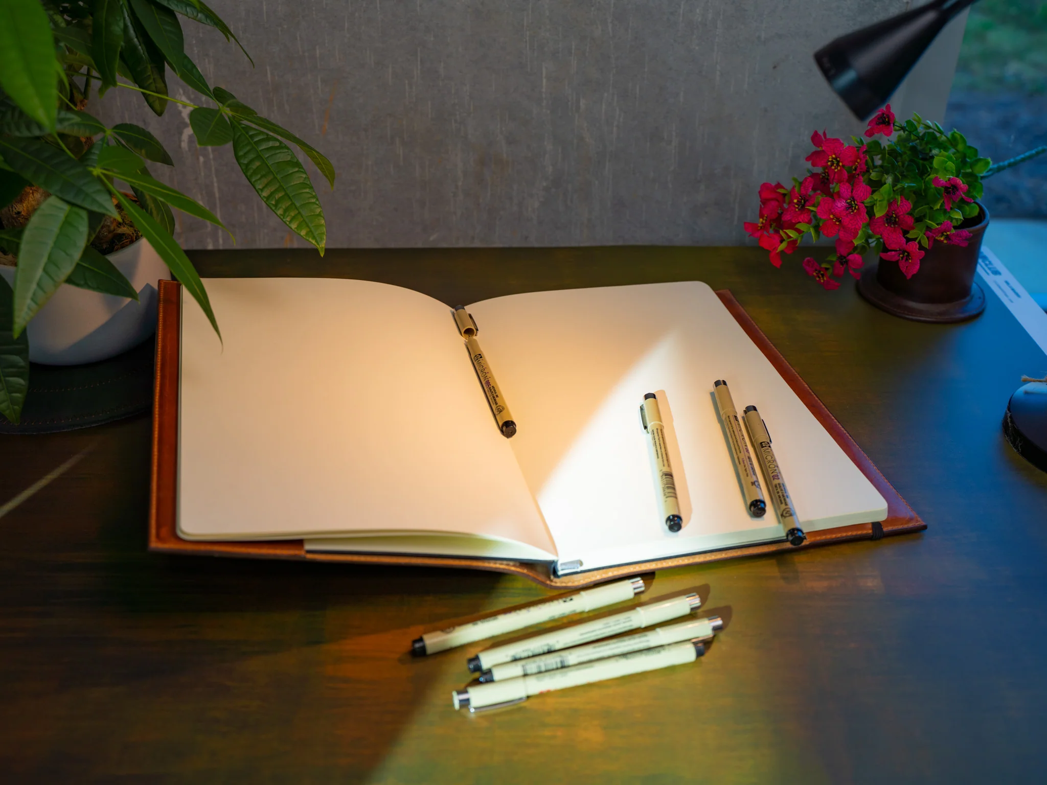 Milwaukee Leather Moleskine Art Plus Sketchbook - Natural - Image 4