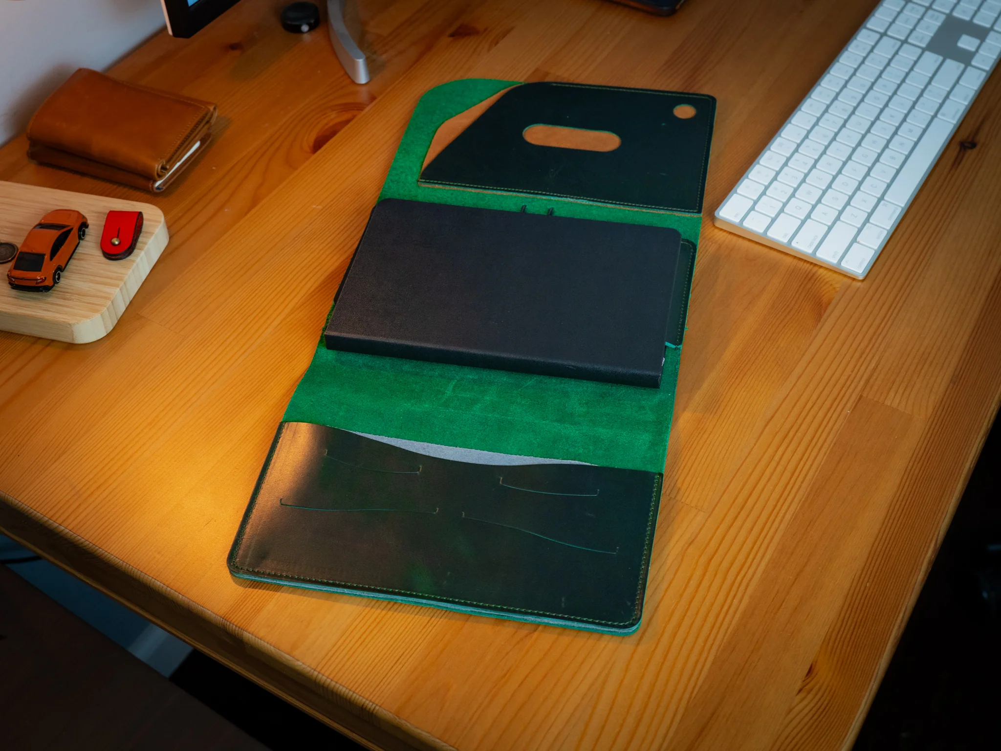 Milwaukee Leather Padfolio Pro - Emerald Green - Image 3