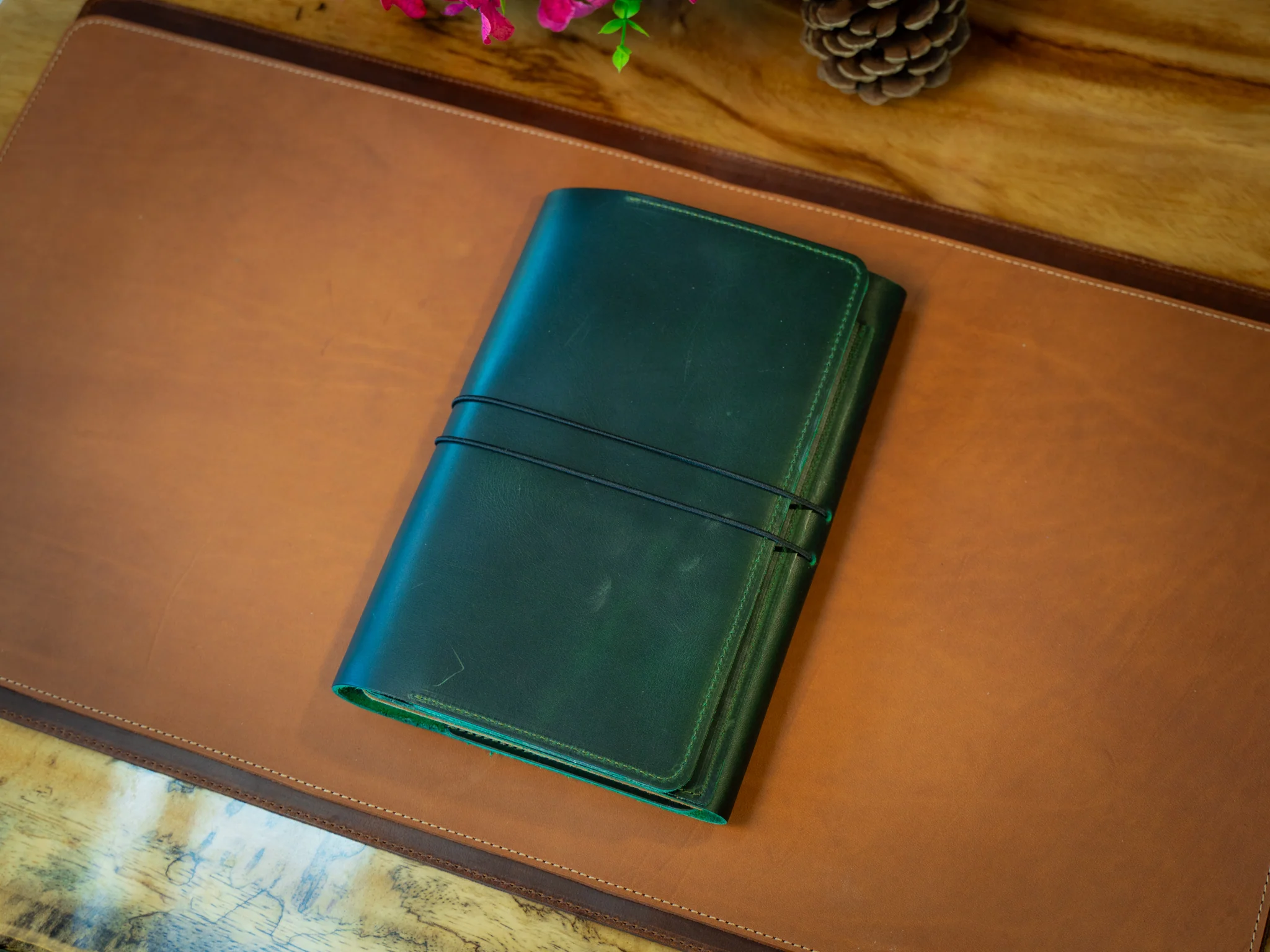 Milwaukee Leather Padfolio Pro - Emerald Green - Image 4