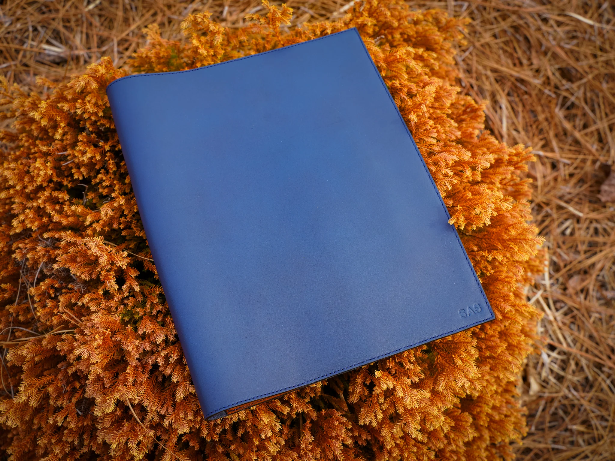 Milwaukee Leather Padfolio Traditional - Navy - Image 4