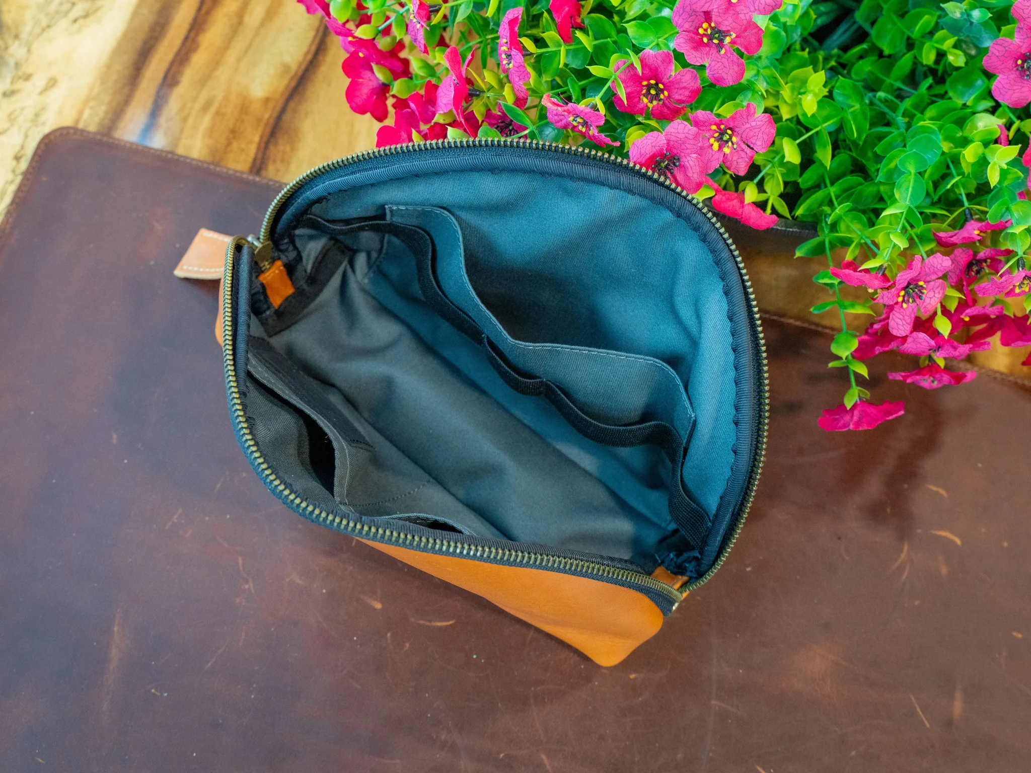 Milwaukee Leather Travel Pouch 2.0 - Natural - Image 4