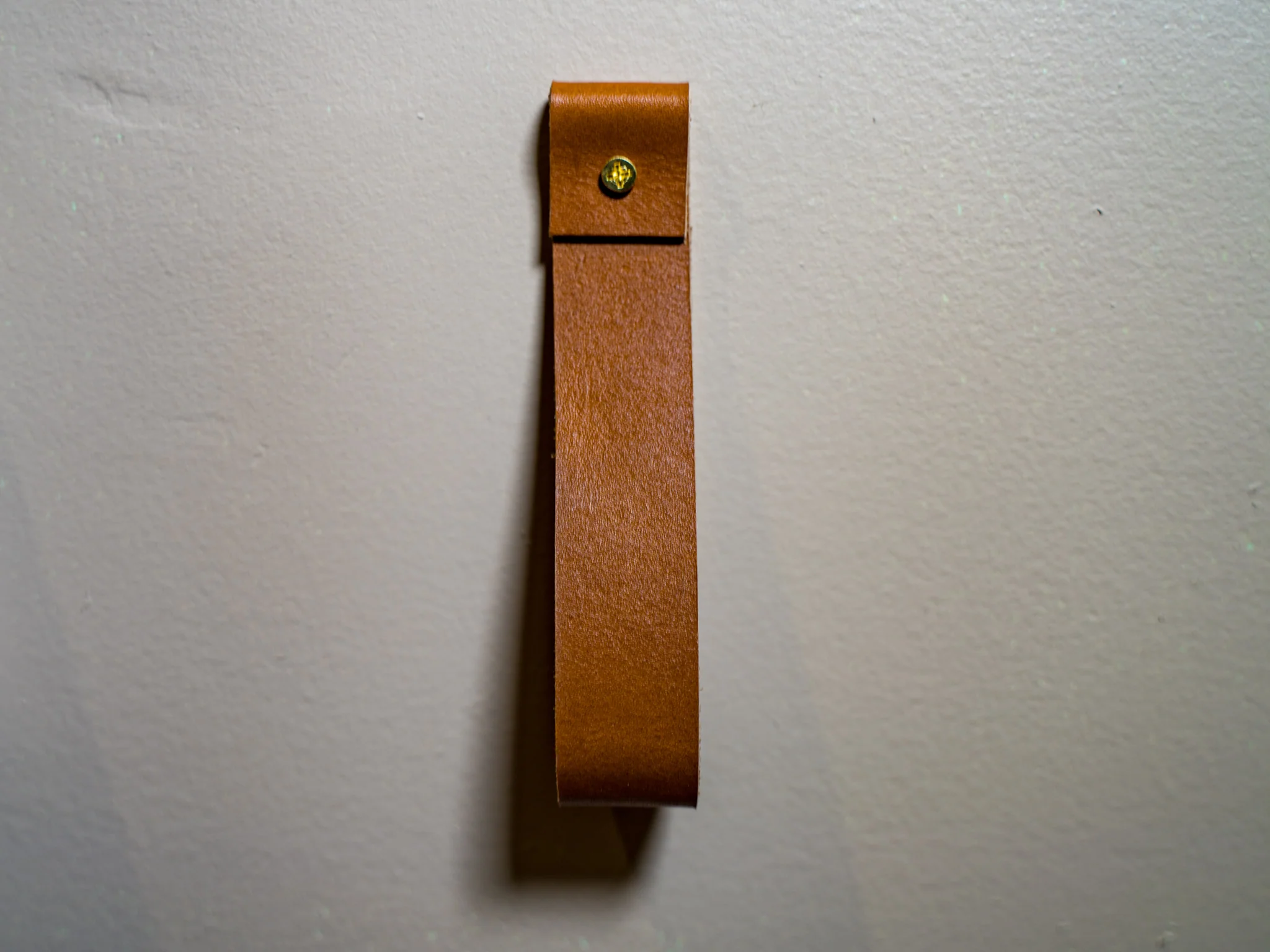 Milwaukee Leather Wall Hanging Strap - Natural - Image 2