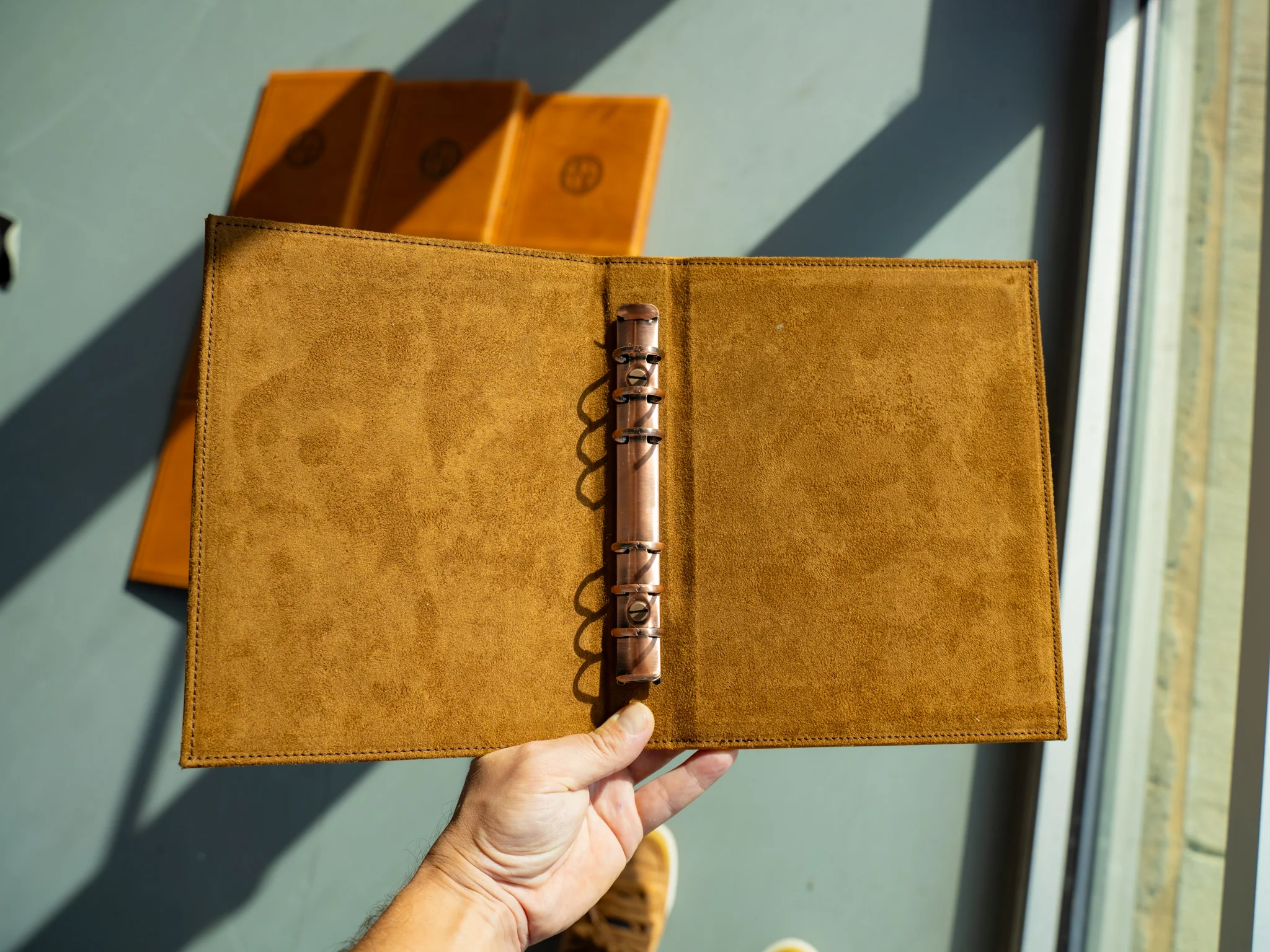 Menu Holder with 6-ring Binder - Chestnut - Image 5